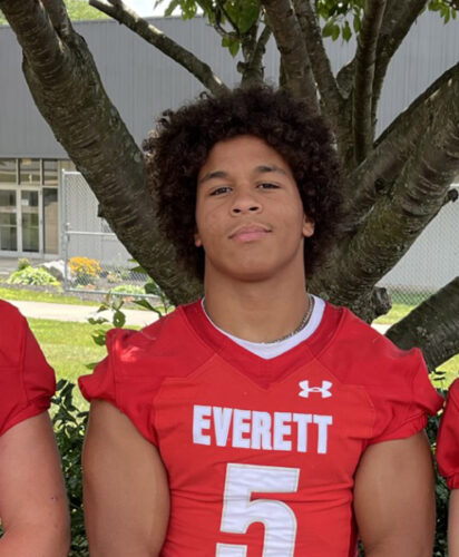 Harman carries Everett football team to victory